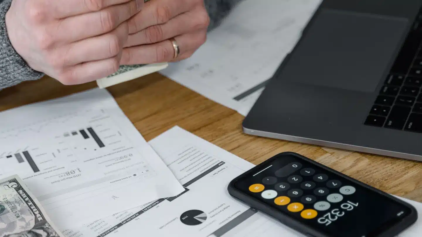 Business Lending SEO Agency: finance professionals calculating budgets and cash flow