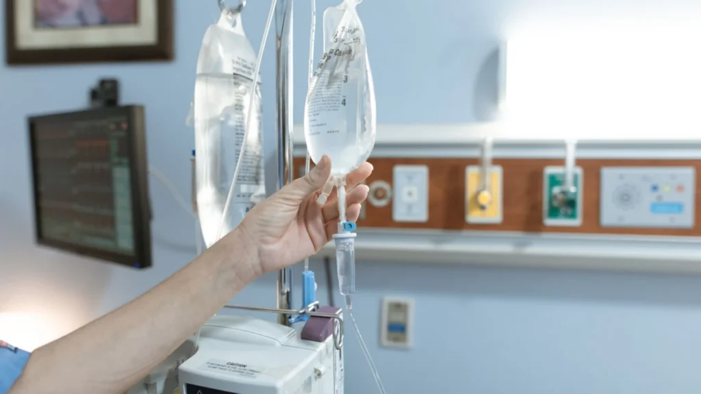 Hospitals and Health Systems Online Marketing Agency: hospital physician patient consultation